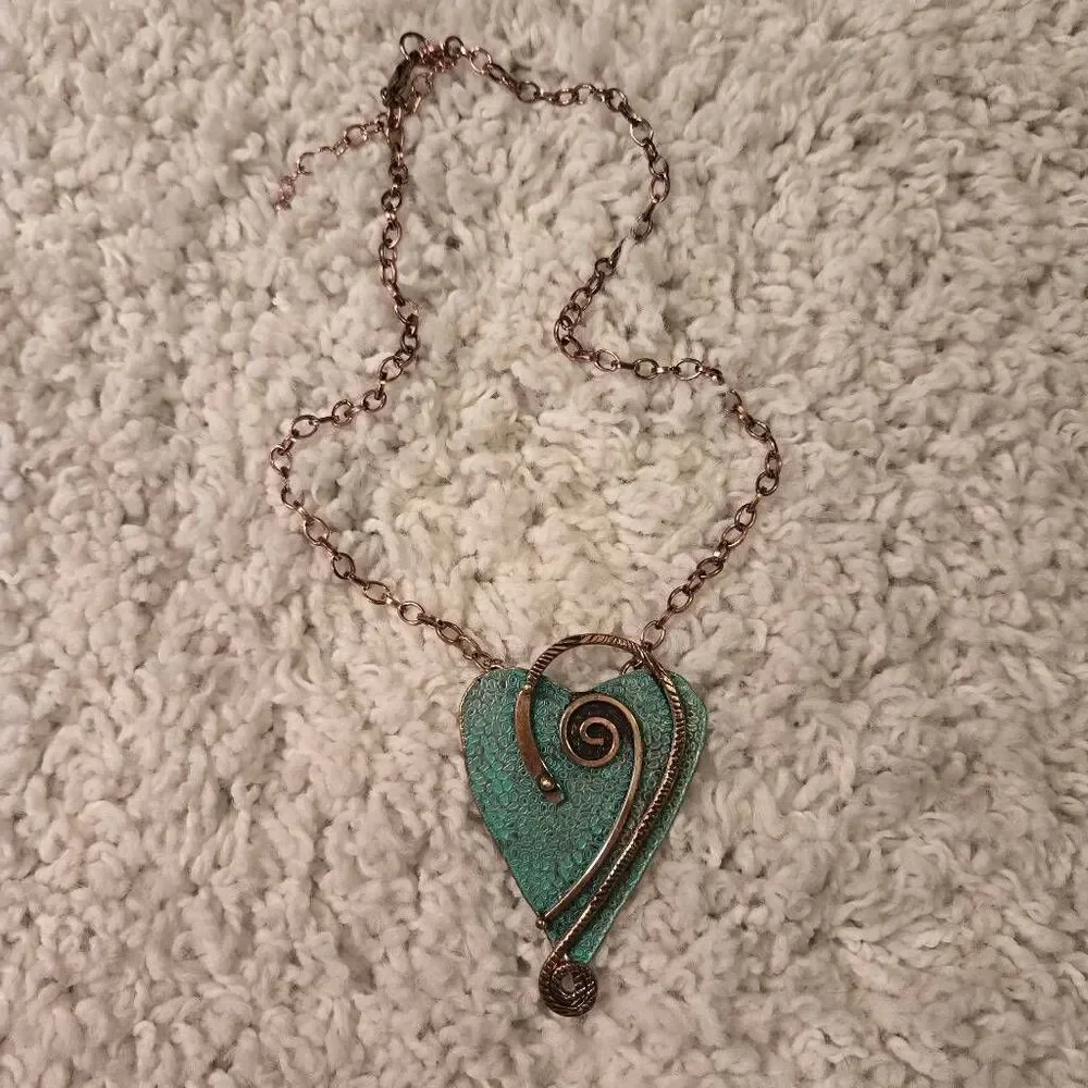 NWOT Copper Patina Heart Necklace Fashion